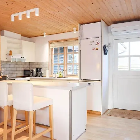 13344-1-hojby-gudmindrup-strandvej-92 بيت للعطل Højby
